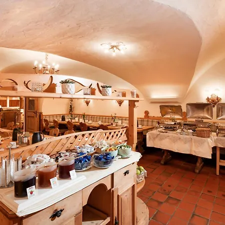 Alpen Glueck Unterm Rain Garni Han/Misafirhane 4*