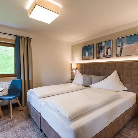 Alpen Glueck Unterm Rain Garni Han/Misafirhane 4*